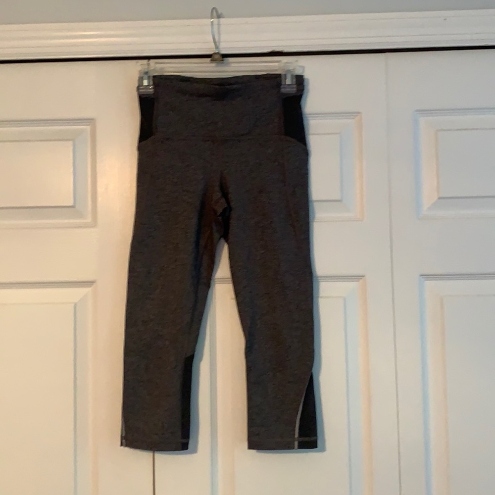 Lululemon grey capris